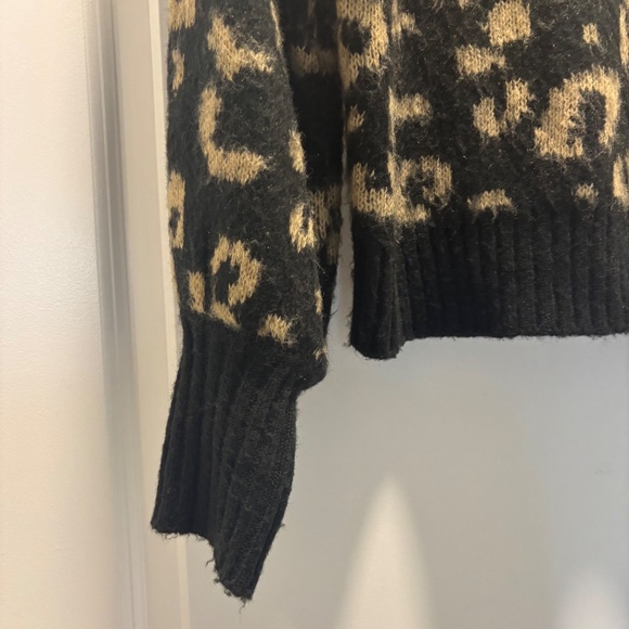 Forever 21 Black and Tan Cheetah Print Mock Neck Sweater - Picture 2 of 8